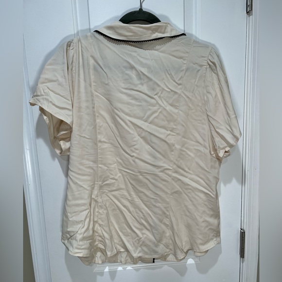 Torrid Size 1 Retro Chic Stretch Challis Button Front Shirt - Picture 4 of 5